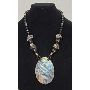 Vintage Boho Abalone Pendant Bead Necklace w Stacked Abalone Shells Barrel Clasp